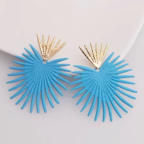 Zara “Radiance” Baby Blue Heart Crown Sunburst Beam Ray Regal Royal Gold Earring - Picture 4 of 14